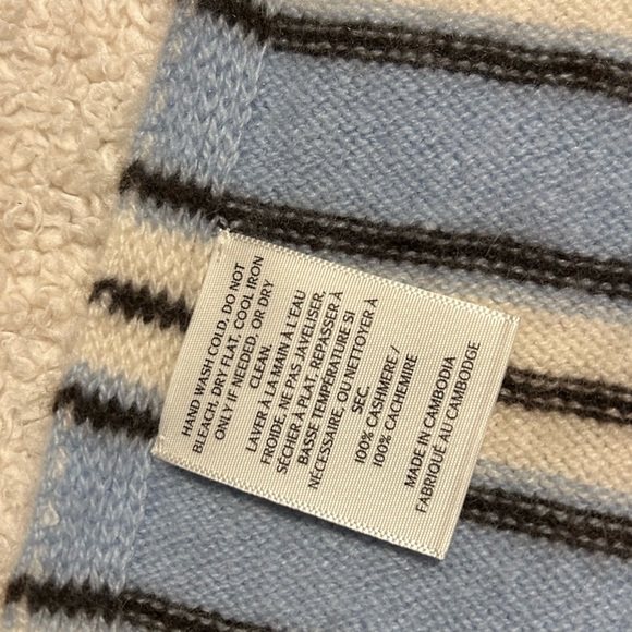 Aritzia Cashmere Scarf Color Dew Blue / Whisper White One Size - Picture 4 of 10